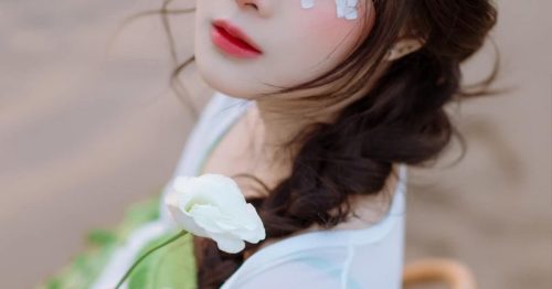 Đi đu đưa cùng nàng thơ Quỳnh Alee ở show 8/3 Hoàng Dũng